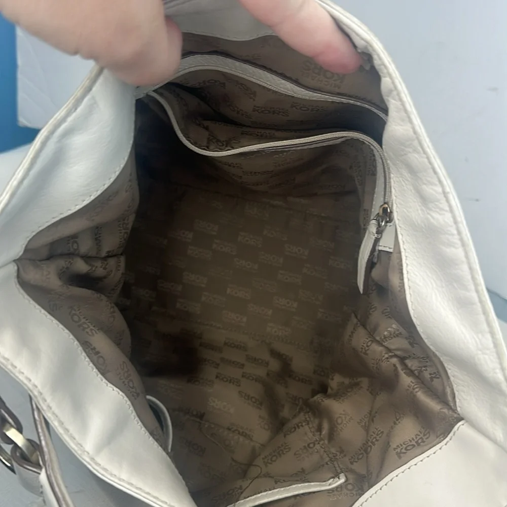 Large Michael Michael Kors  hobo in ivory pebbled leather.